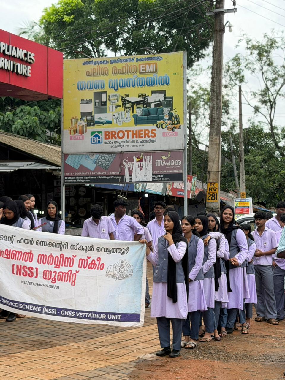 NSS Volunteers and Teachers at the Campaign